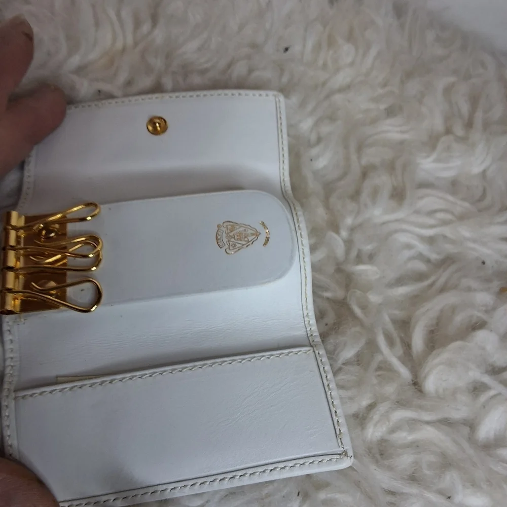 “Gucci Flora 6-Key Holder White Leather Floral Canvas Key Case”